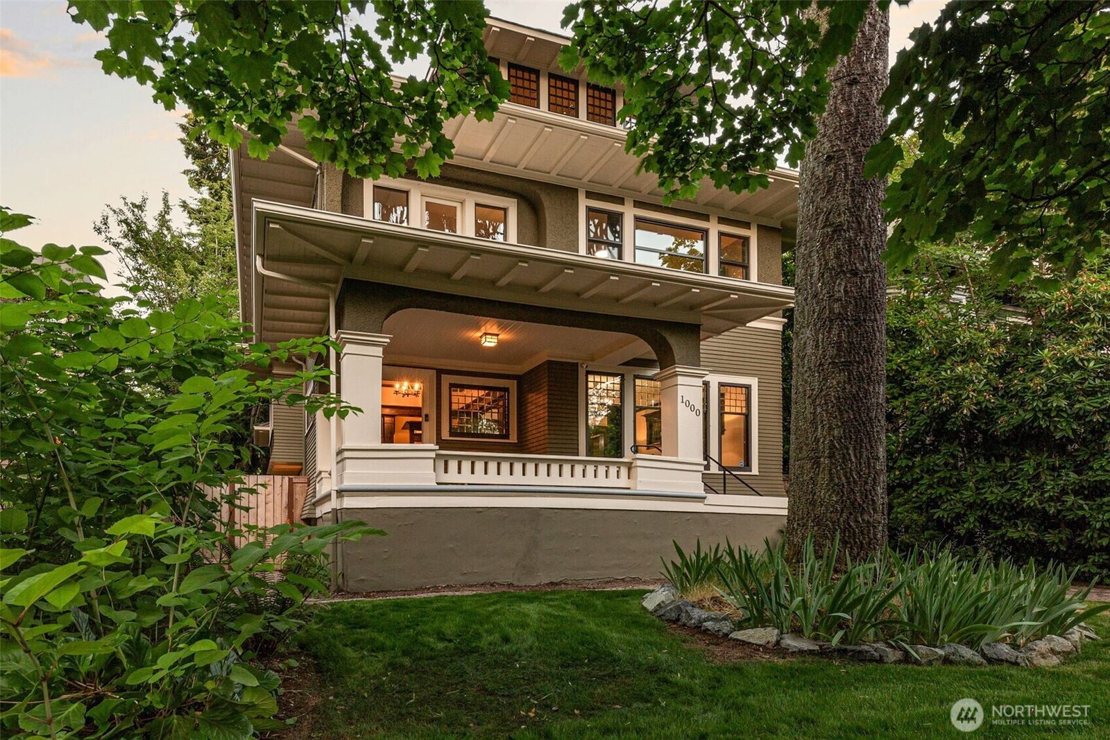 Property Photo:  1000  15th Avenue E  WA 98112 