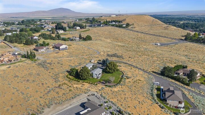 Property Photo:  703 S 48th Avenue  WA 99353 