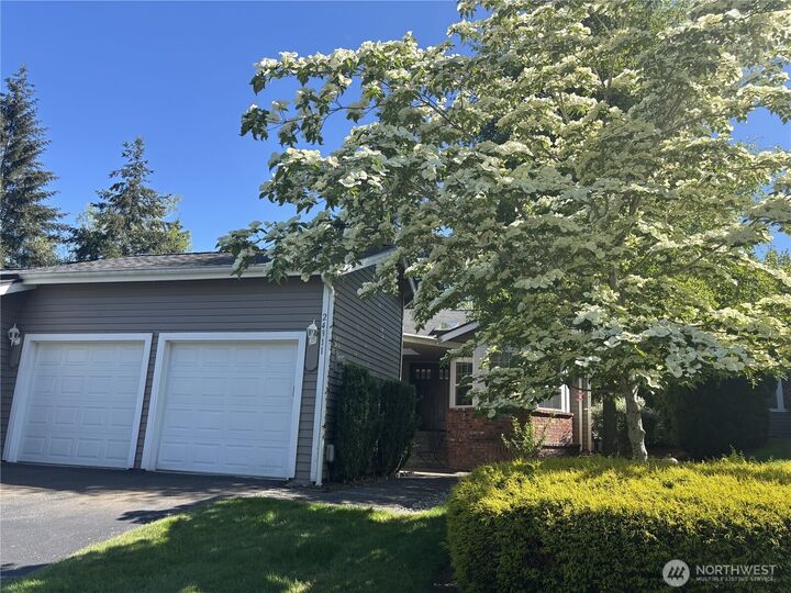 Property Photo: 24311 SE 41st Place 10 WA 98029