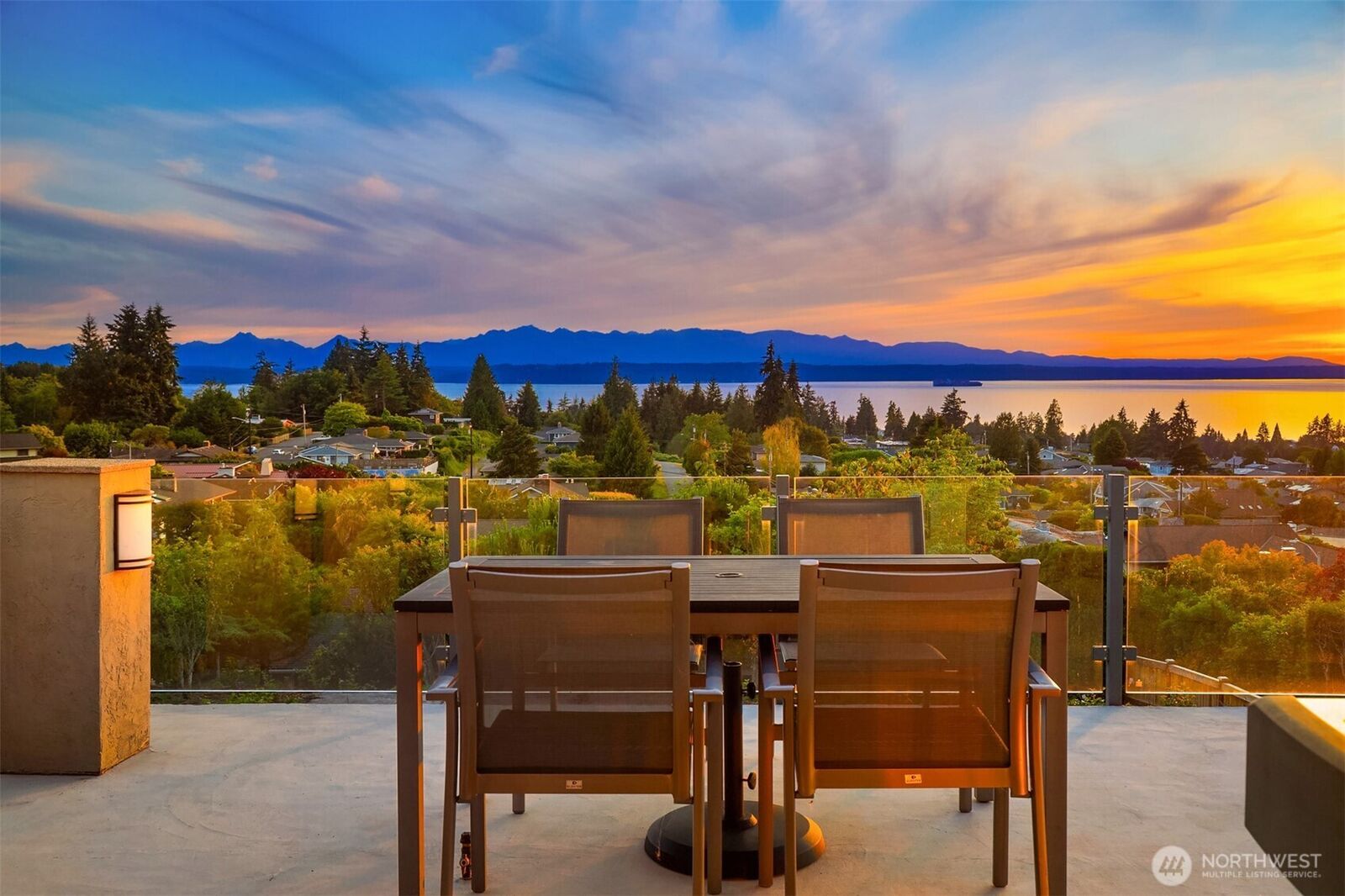 Property Photo:  227  Highland Drive  WA 98020 