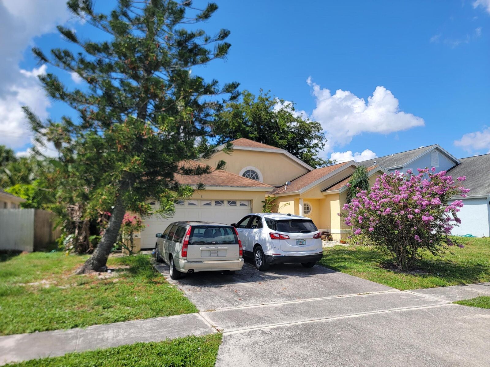 Property Photo:  8 Meadows Park Lane  FL 33436 