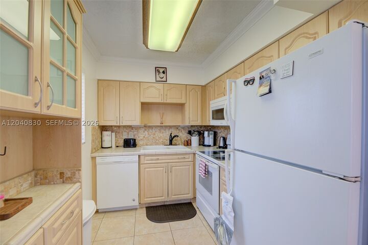 Property Photo: 920 SW 10th Ter 12R FL 33009
