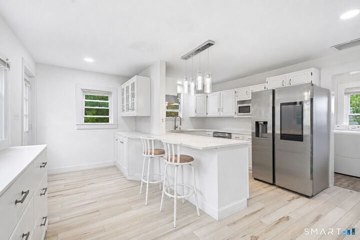 Property Photo:  6 Beech Street  CT 06401 