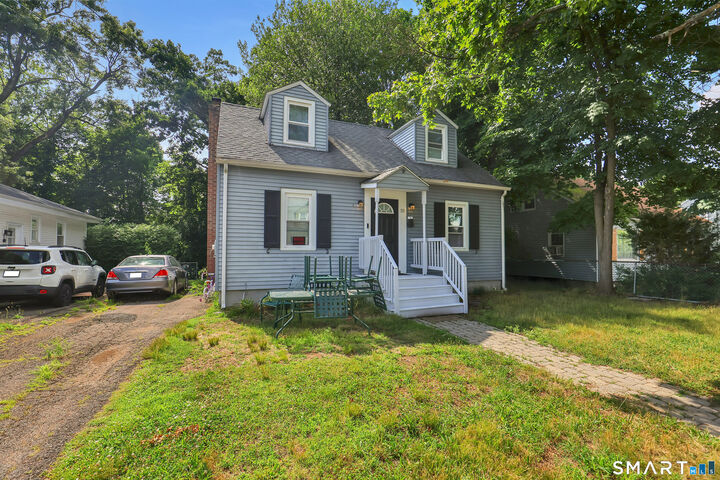 Property Photo:  110 Hawthorne Street  CT 06042 