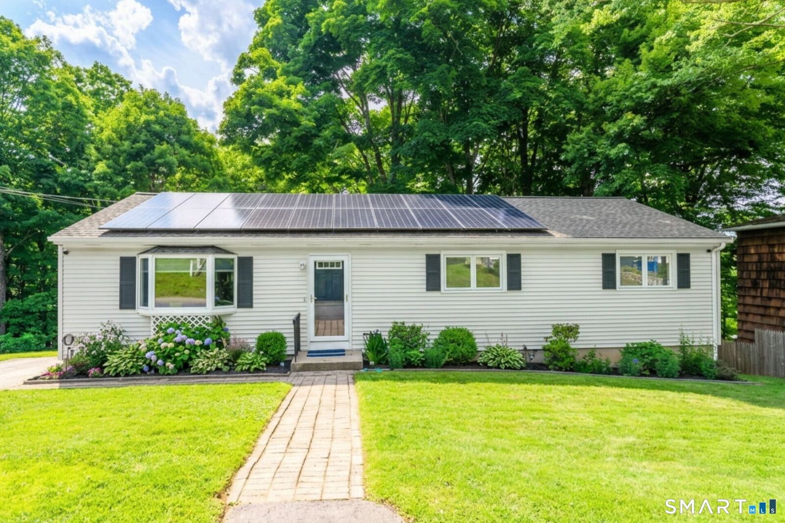 Property Photo:  30 Maplewood Street  CT 06708 