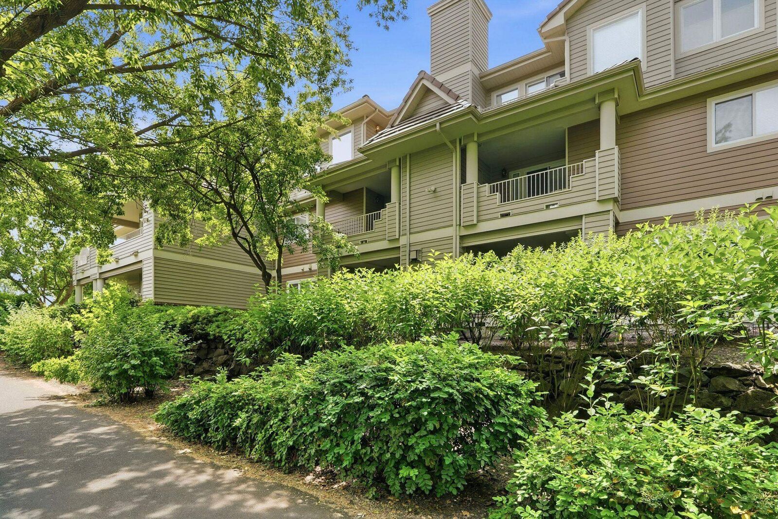 Property Photo:  639 N Riverpoint Blvd H203  WA 99202 