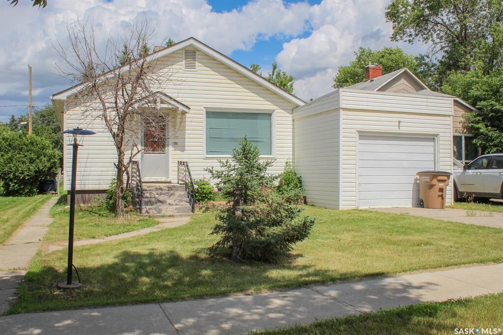 Property Photo:  108 Crawford Avenue E  SK S0E 1A0 