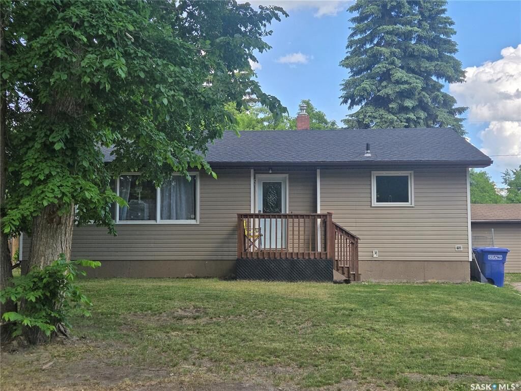 Property Photo:  27 Antrim Street  SK S0K 2M0 