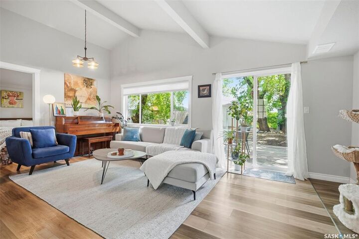 Property Photo:  1014 9th Street E  SK S7H 0N2 