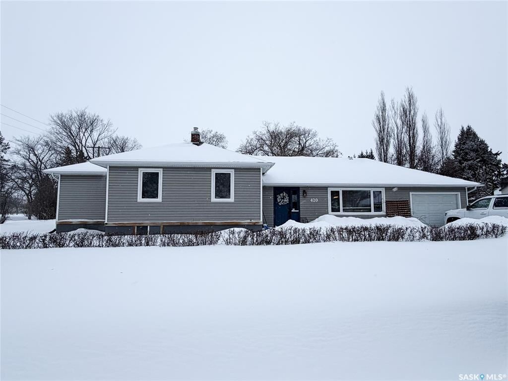 Property Photo:  420 1st Street W  SK S9X 1E5 