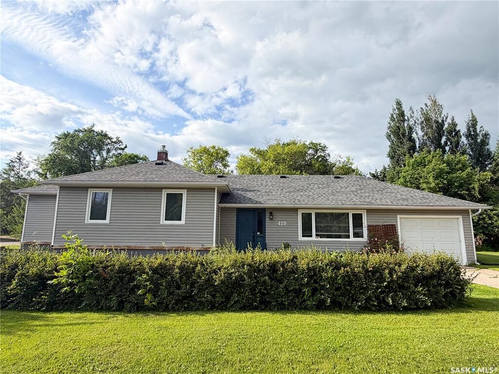 Property Photo:  420 1st Street W  SK S9X 1E5 