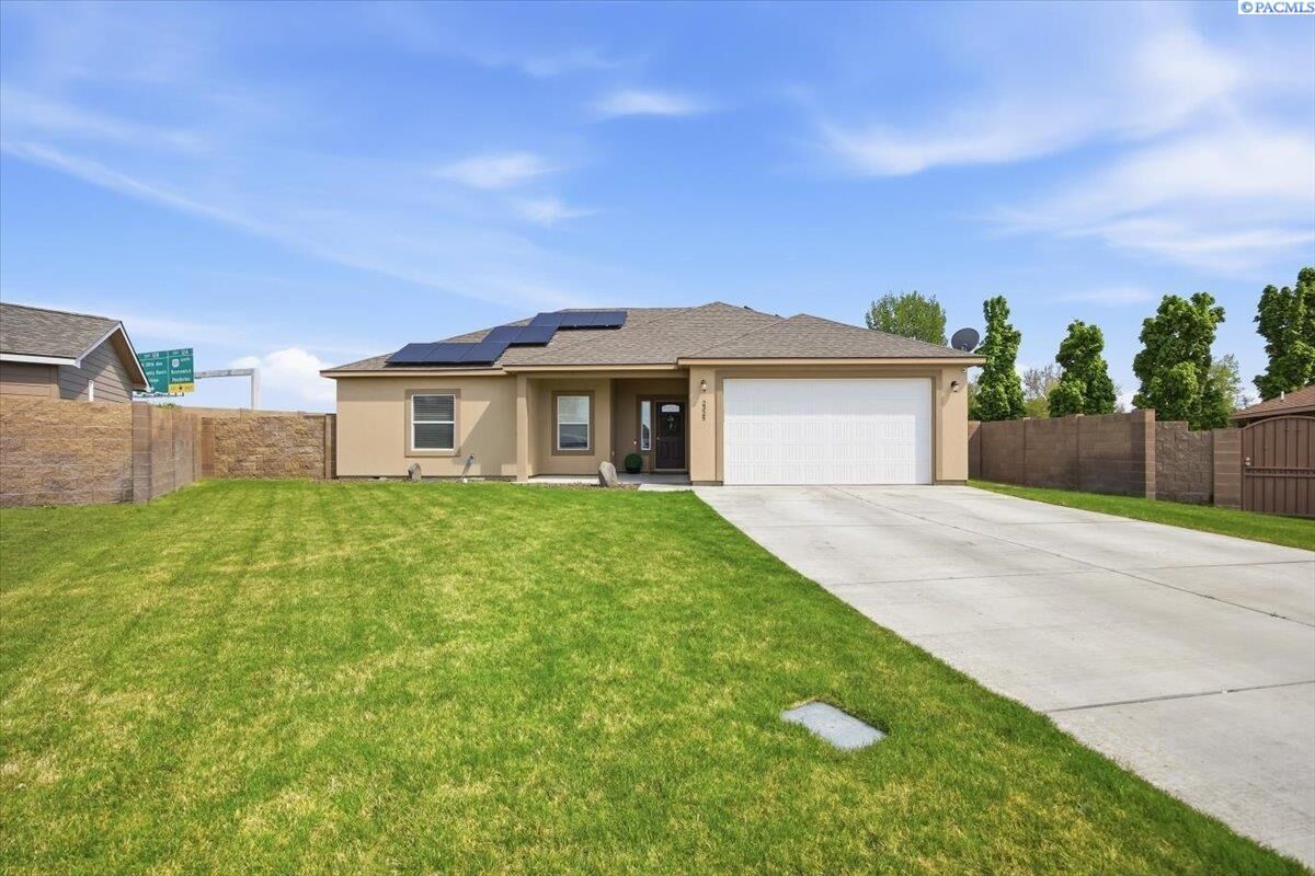 Property Photo:  2325 Famville Ct  WA 99301 