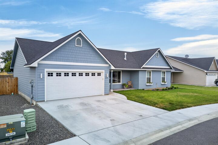Property Photo:  219 Emick Lane  WA 99350 
