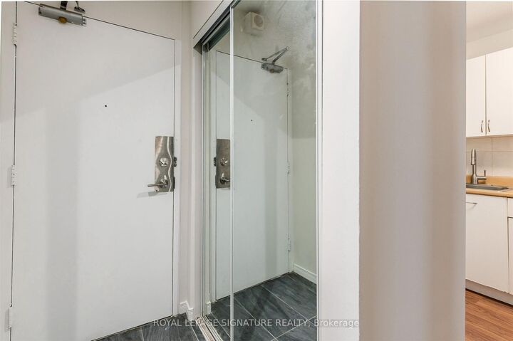 Property Photo: 40 Homewood Avenue 2108 ON M4Y 2K2