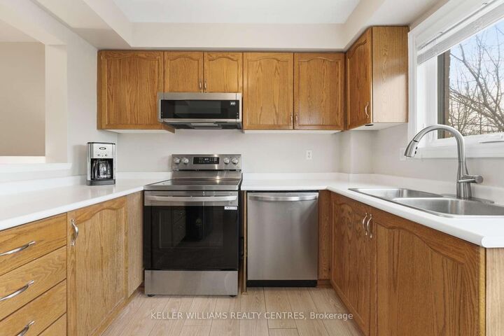 Property Photo:  22 Ross Linton Drive  ON L4G 6T3 