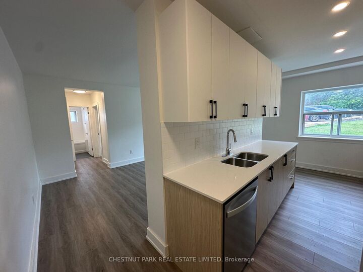 Property Photo:  4 Wingreen Court 1  ON M3B 1B9 
