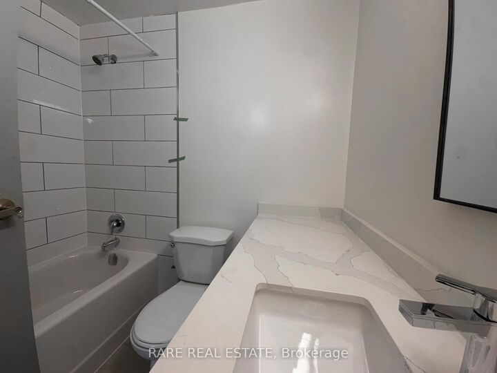 Property Photo:  99 Bellevue Avenue 2  ON M5T 2N8 