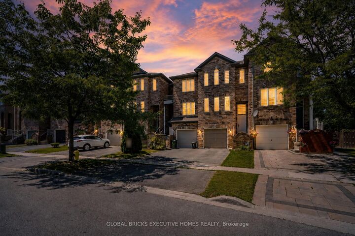 Property Photo: 124 Conn Smythe Drive ON M1J 3P5