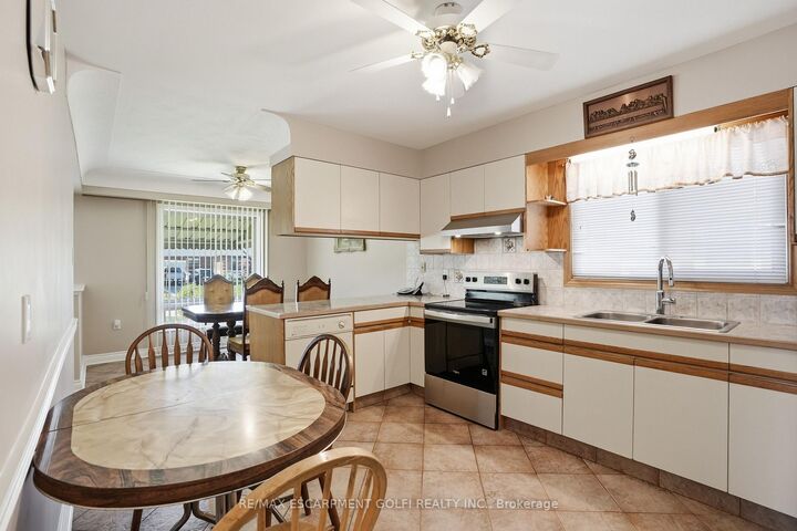 Property Photo:  18 Pleasant Avenue  ON L8G 2L2 