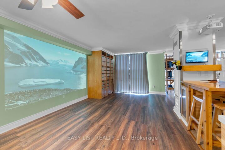 Property Photo: 20 Harding Boulevard W 810 ON L4C 9S4