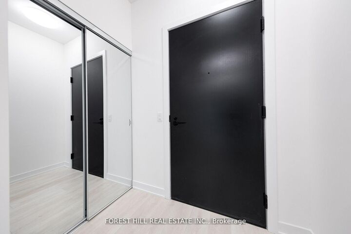 Property Photo:  117 Broadway Avenue 1302  ON M4P 1V3 