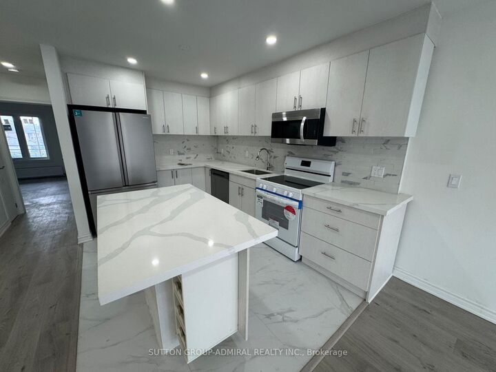 Property Photo:  2986A Dufferin Street Upper  ON M6B 3T3 