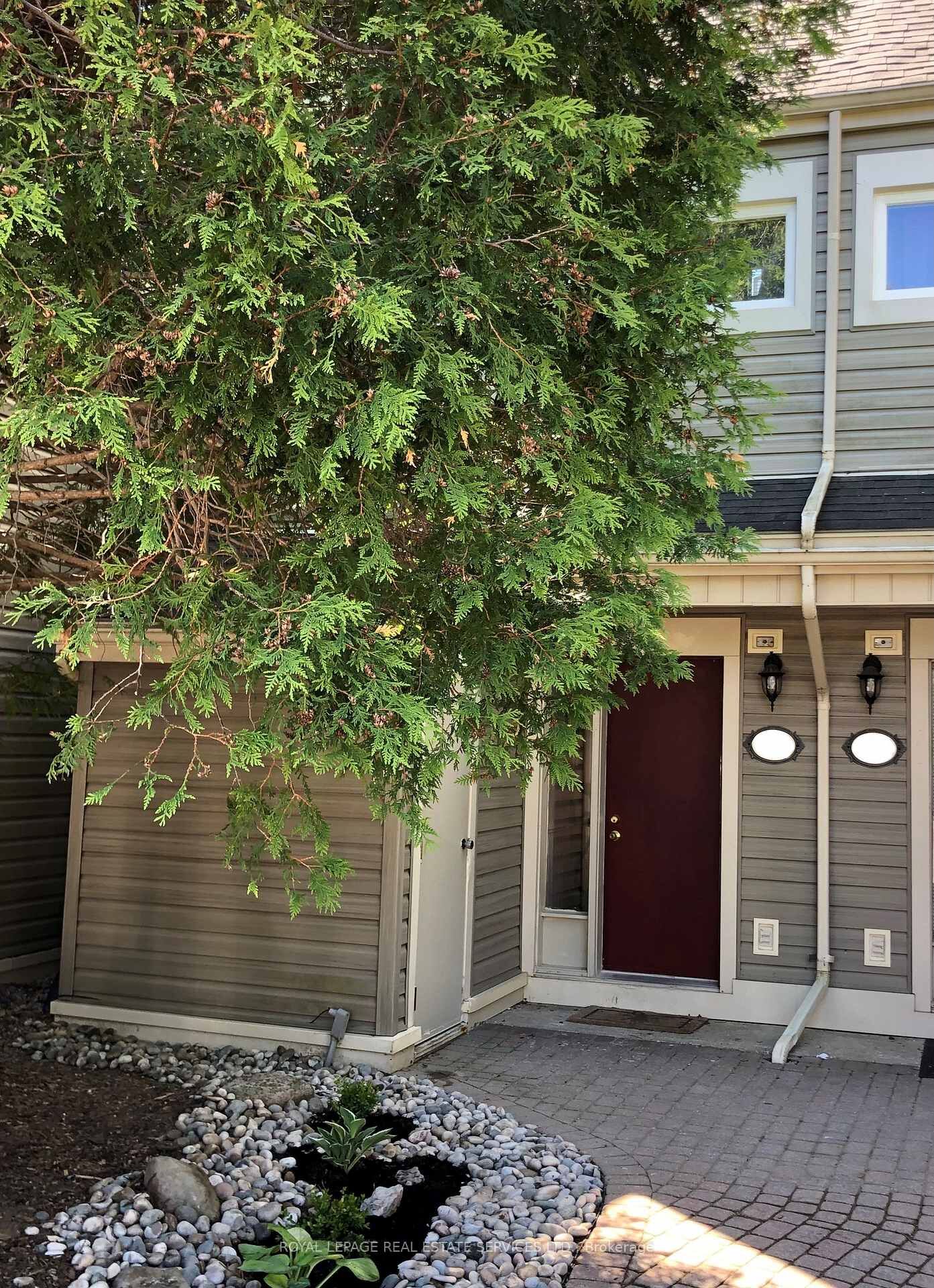 Property Photo: 466 Oxbow Crescent 6 ON L9Y 5B4