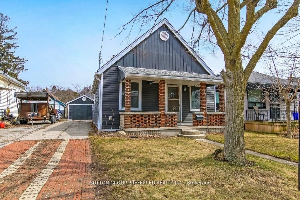 Property Photo:  272 Sanders Street  ON N5Z 2T2 