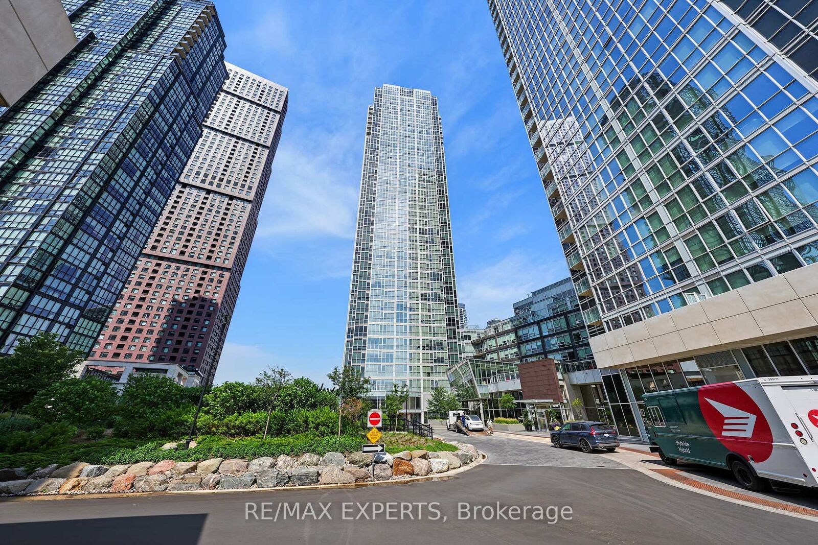 Property Photo: 2916 Highway 7 N/A 201 ON L4K 0K6