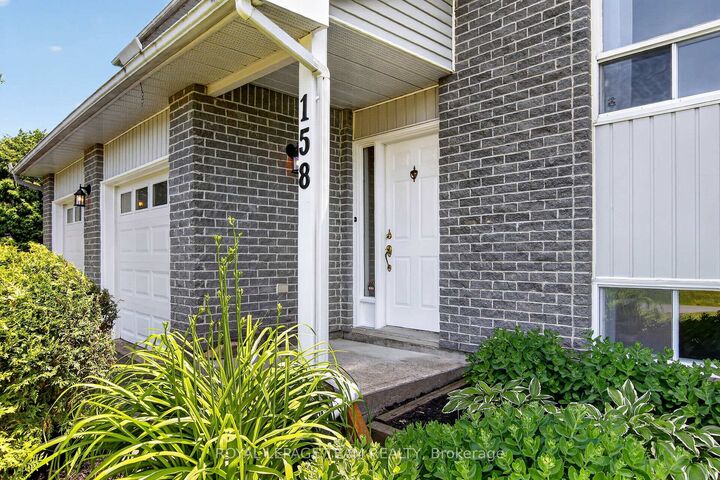 Property Photo:  158 Oakwood Drive  ON K4K 1K9 