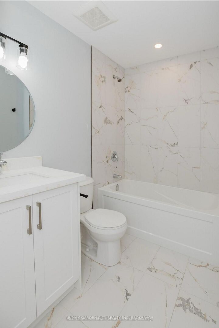 Property Photo:  105 Southworth Street N 105B  ON L3B 1Y7 