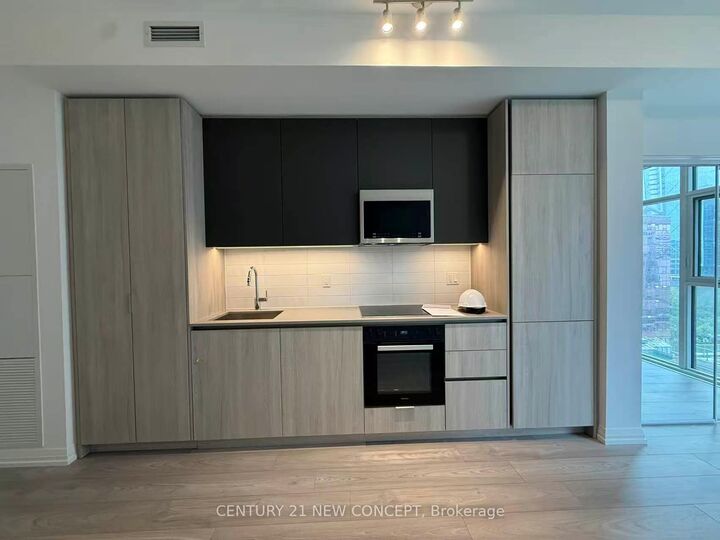Property Photo:  400 King Street W 1111  ON M5V 0X8 