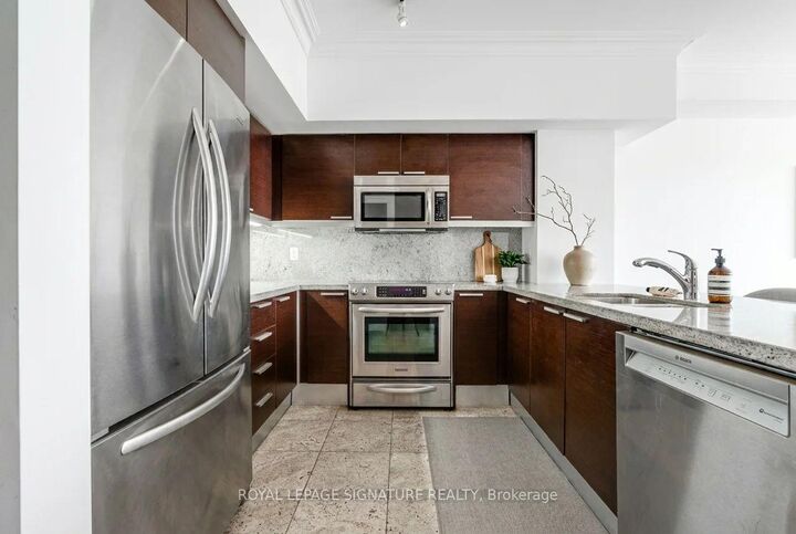Property Photo: 650 Sheppard Avenue E Ph06 ON M2K 3E4
