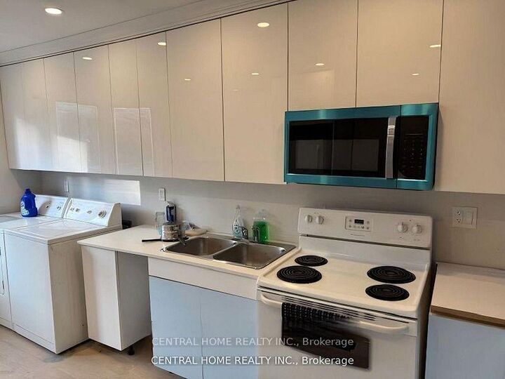 Property Photo: 206 Parkview Crescent ON L3Y 2C8