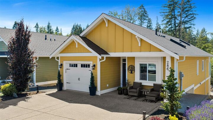 Property Photo:  286 Edgewood Cres  BC V9L 0G6 