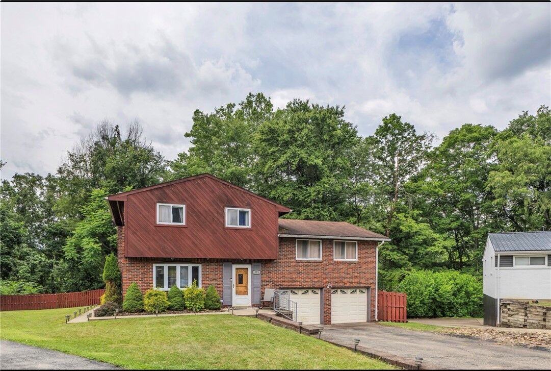 Property Photo: 321 Saint Moritz Dr PA 15146