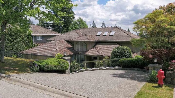 Property Photo: 3938 Braemar Place BC V7N 4M8