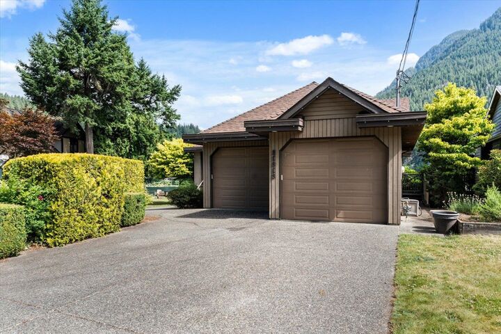 Property Photo: 21313 Lakeview Crescent BC V0X 1L1