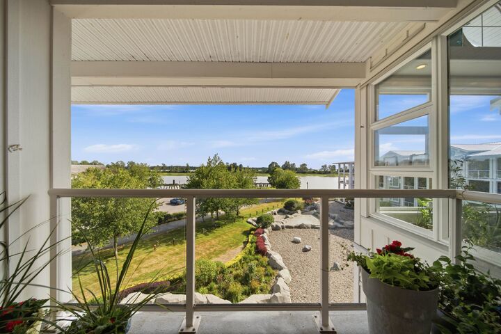 4600 Westwater Drive 404 — photo 1