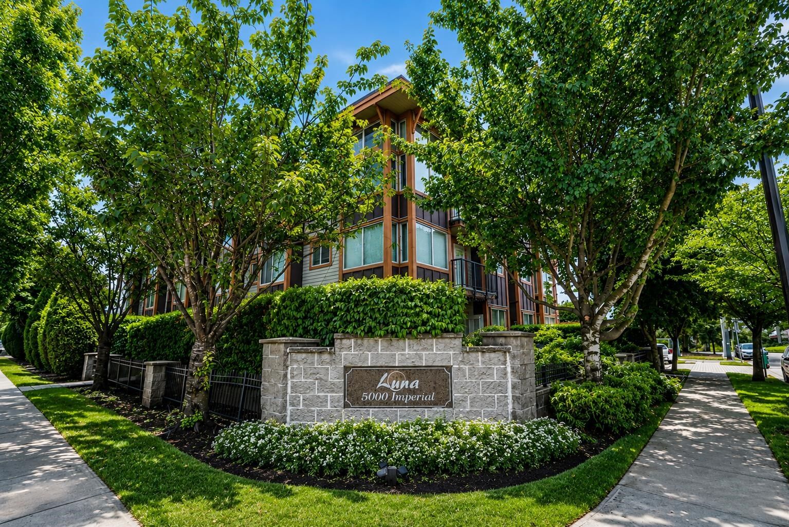 Photo de la propriété: 5000 Imperial Street 301 BC V5J 1C8