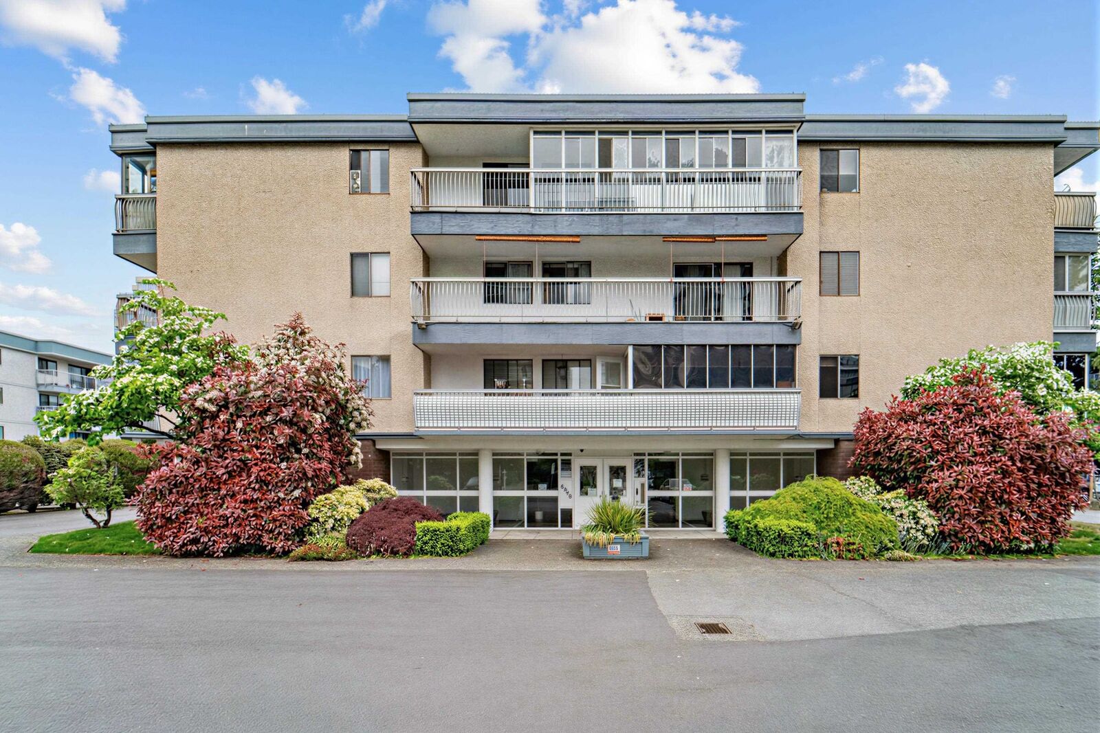 Property Photo:  6380 Buswell Street  BC V6Y 2G2 