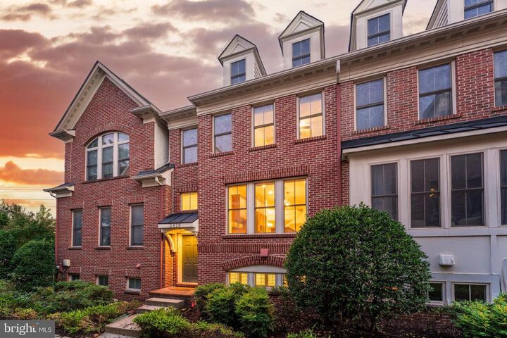 Property Photo:  2619 S Kenmore Court  VA 22206 