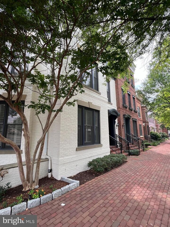 Property Photo:  1302 Duke Street  VA 22314 