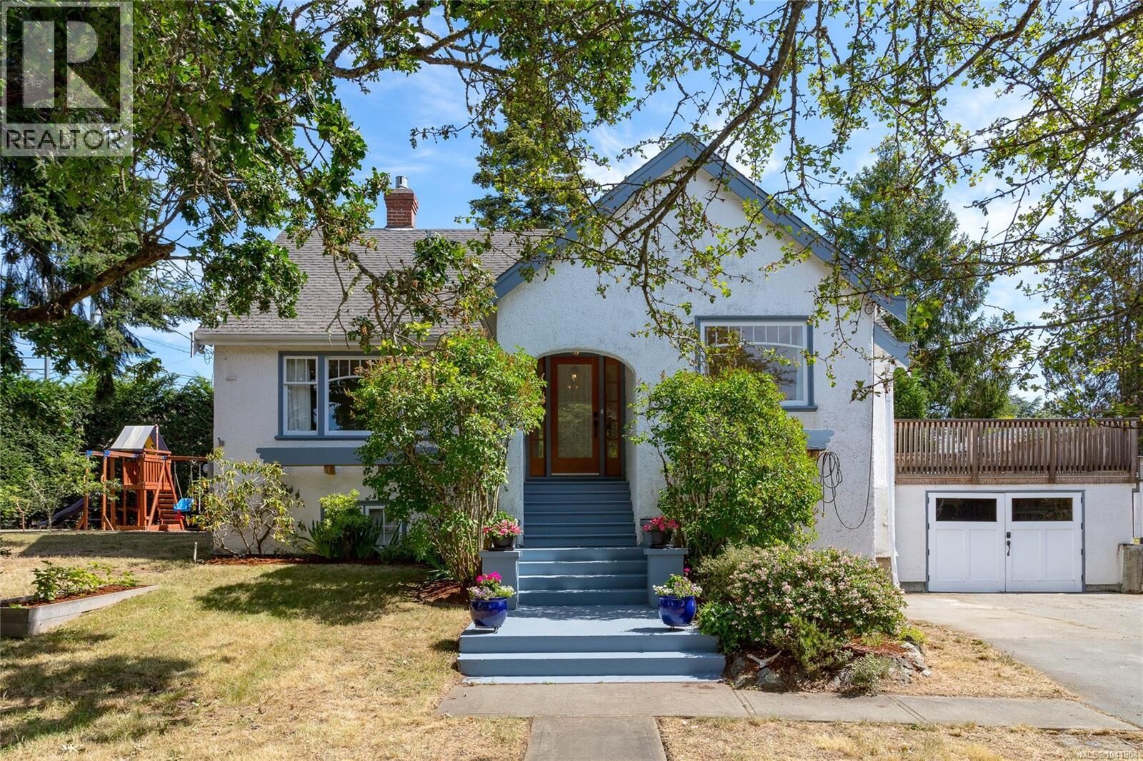 Property Photo: 2875 Rockwell Avenue BC V9A 2M8