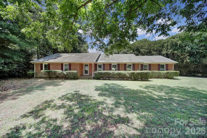 Property Photo: 704 Isle Of Pines Road NC 28117