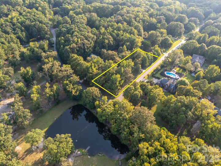 Property Photo: 8503 Foxbridge Drive NC 28104