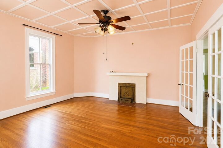 Property Photo:  403 W Franklin Street  NC 28112 