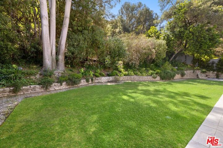 Property Photo:  501 Cascada Way  CA 90049 