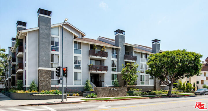 Property Photo: 11706 Montana Ave CA 90049
