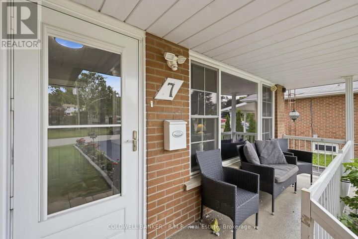 Property Photo: 7 Summerfield Court ON L1C 2E8